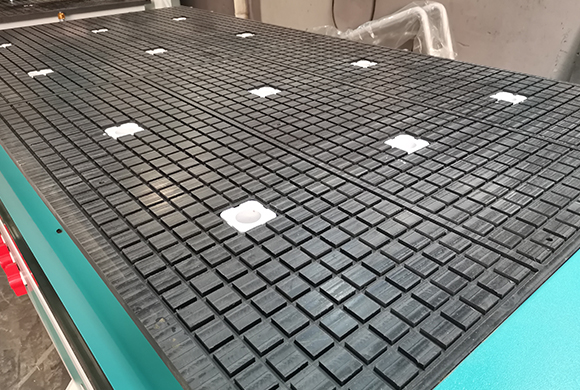 真空吸附臺面的雕刻機適用范圍有哪些？