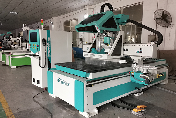 選購數(shù)控開料機(jī)的誤區(qū)和幾點(diǎn)注意事項(xiàng)？